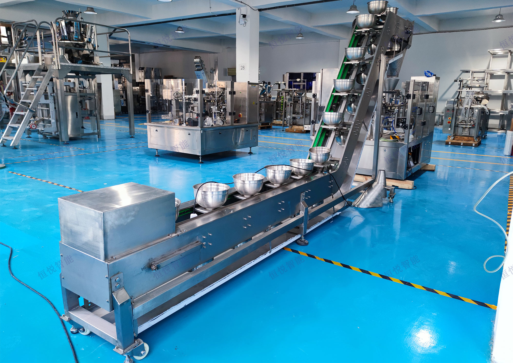 組合秤自動定量稱重午夜视频免费看是一種集成高精度稱重與自動化包裝功能的設備