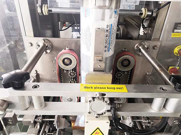 全自動立式午夜视频免费看可使用多種材質的薄膜製袋