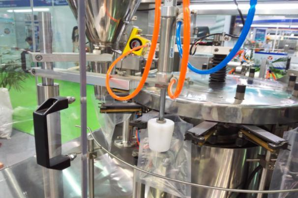 給袋式粉劑午夜视频免费看可以用於附加值相對較高的粉末狀物料灌裝